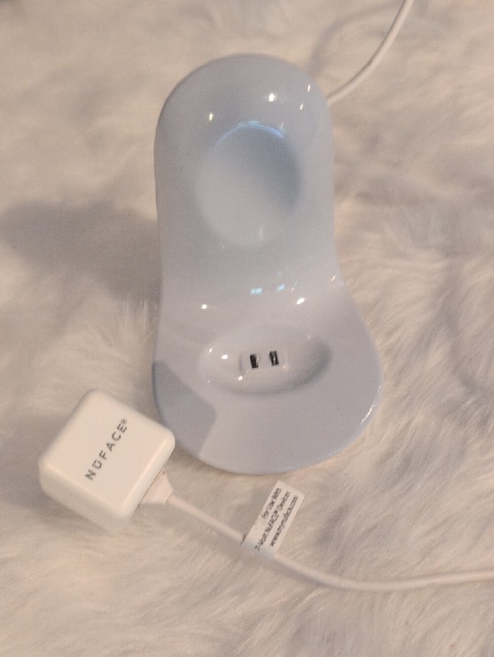 NuFace Trinity Microcurrent Facial Toning Device in White with Silver - Picture 2 of 8
